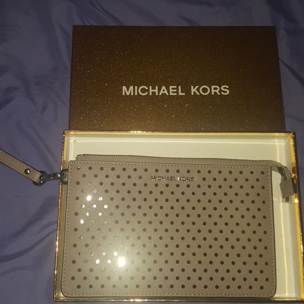 Wristlet